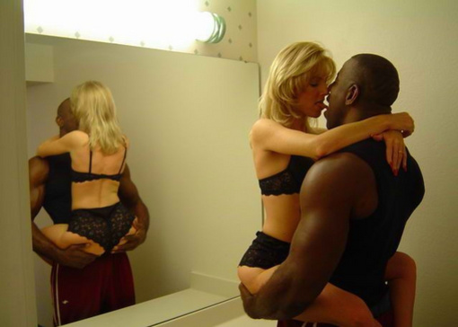 Interracial Kissing Sex